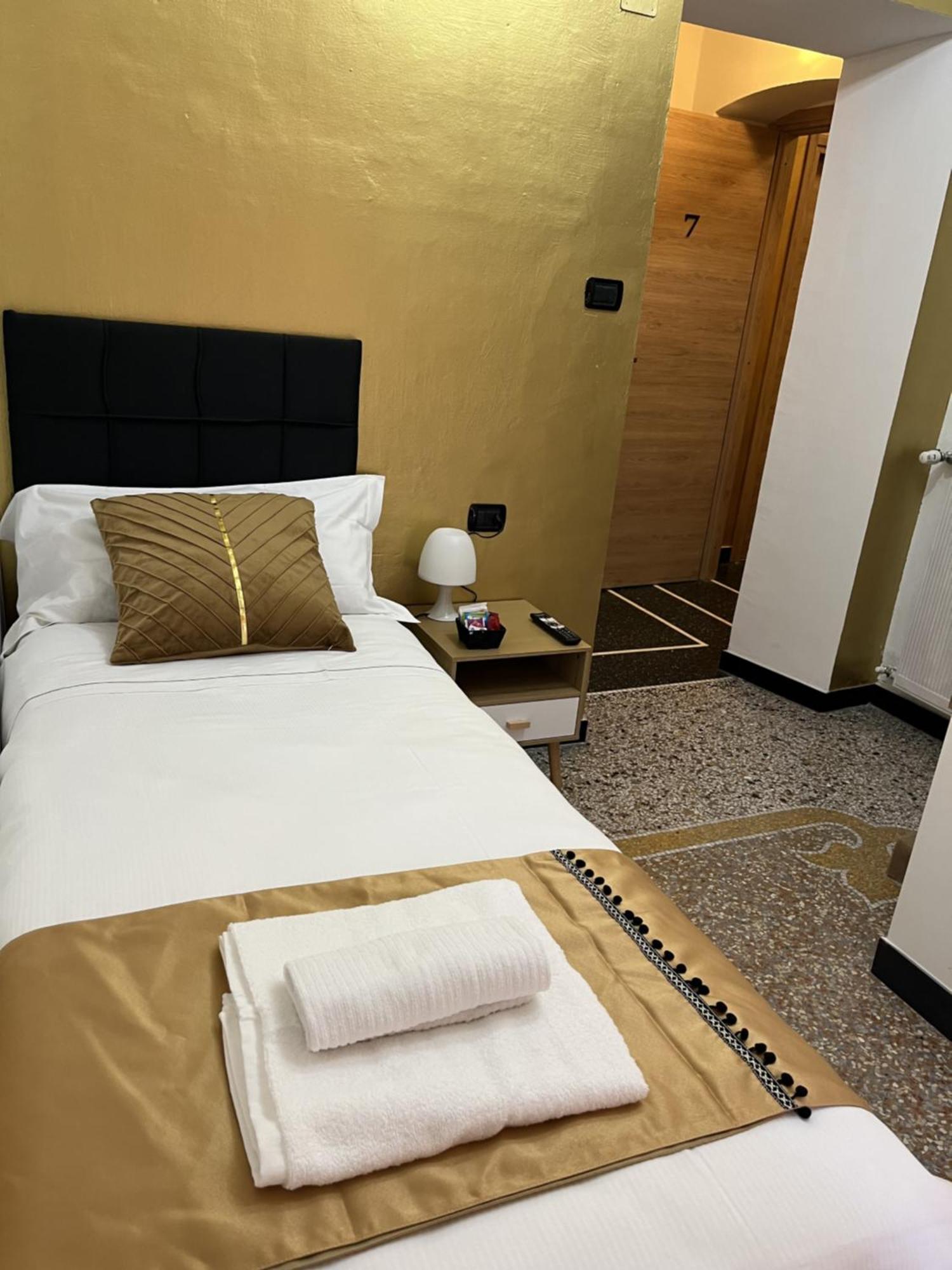 Gold Guest house *